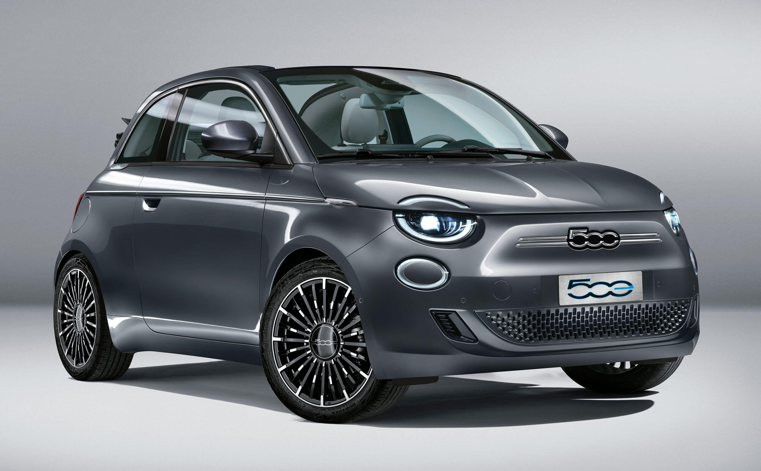 El Fiat 500 e, un seductor coche italiano. ©