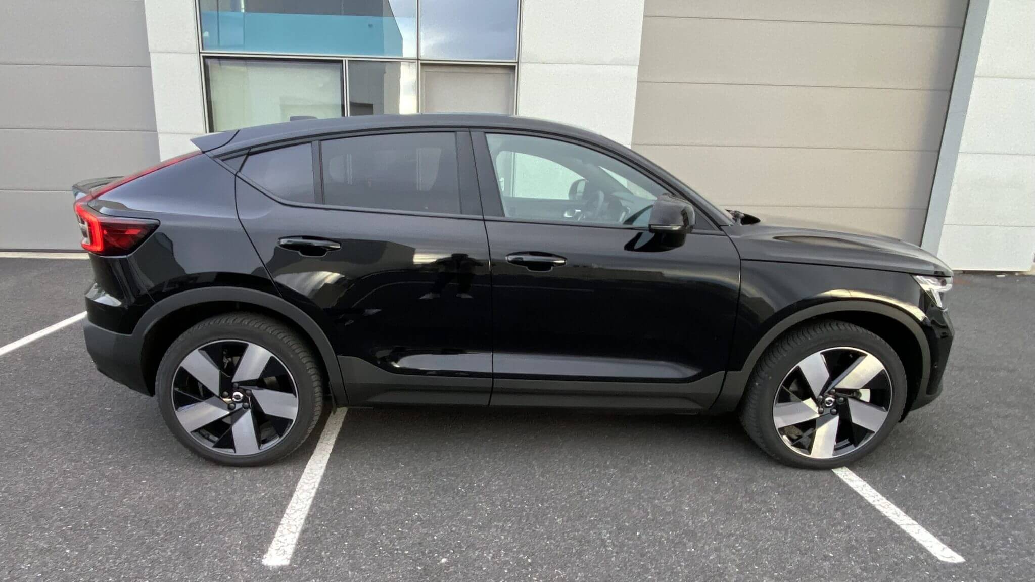 Vue latérale de la Volvo C40