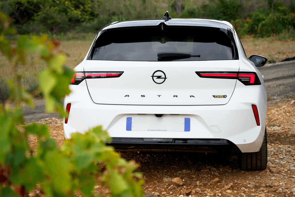 Opel Astra GSE vue arrière