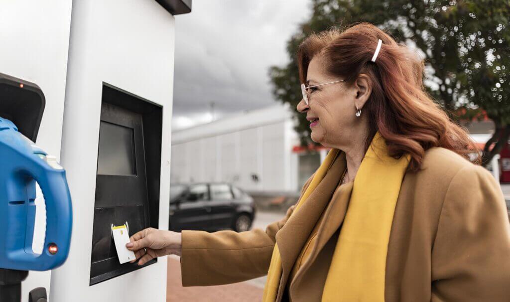 L'utilisation des bornes de recharge est simple et efficace