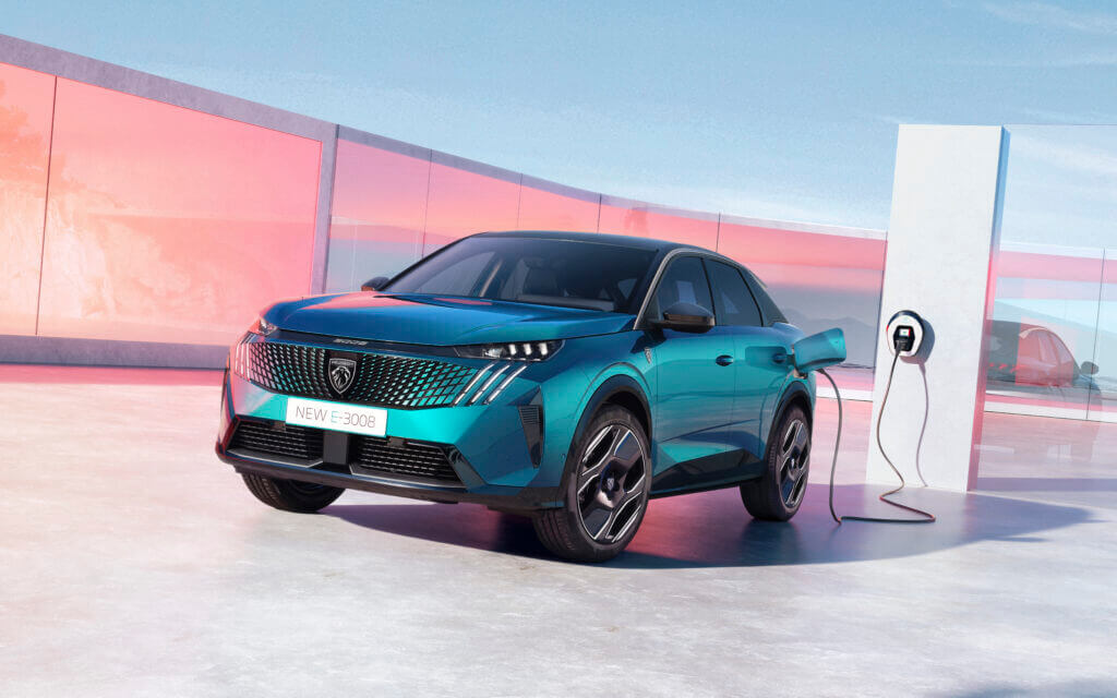 Avec le e-3008, Peugeot propose son premier SUV compact électrique