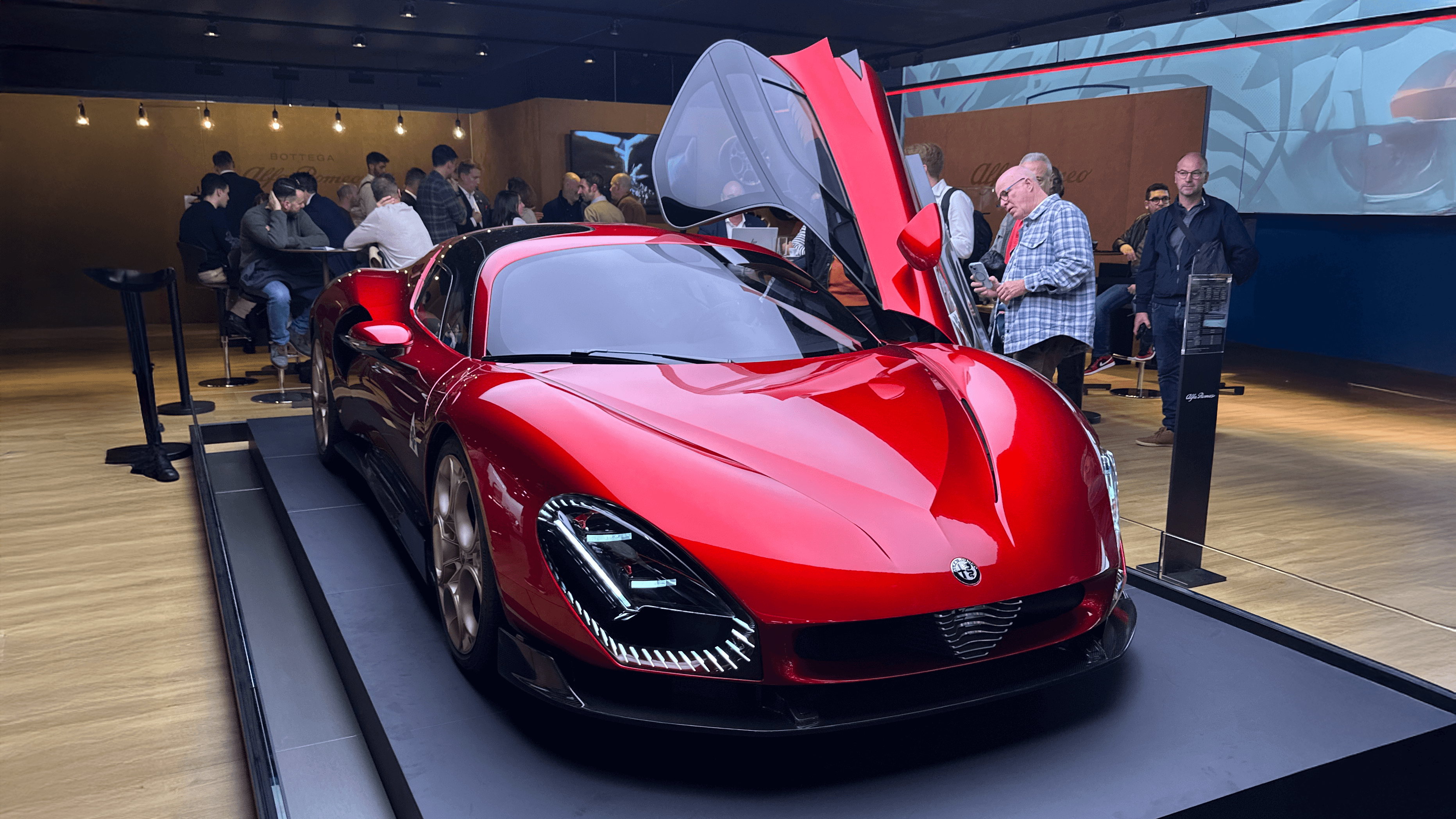 Alfa Romeo 33 Stradale extérieur