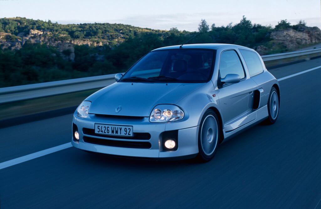 Renault clio version v6 sur route