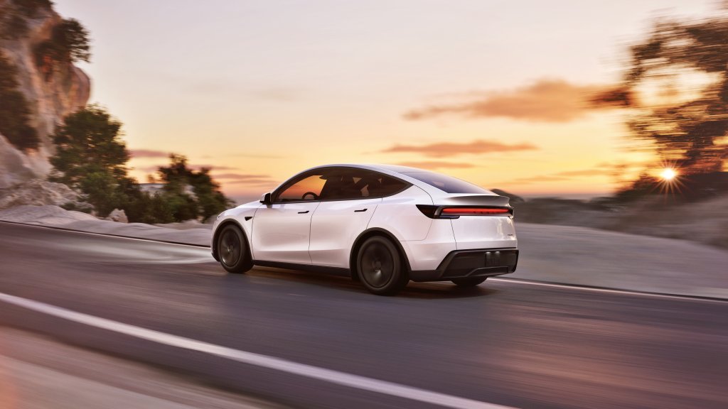 Tesla model y sur route