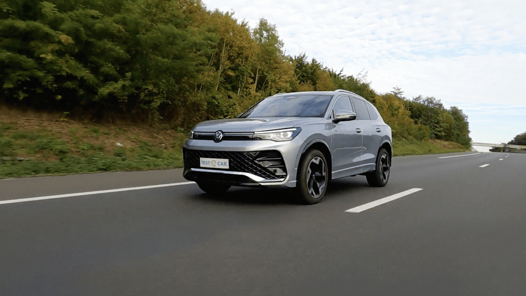 Volkswagen Tiguan eHybrid sur la route 