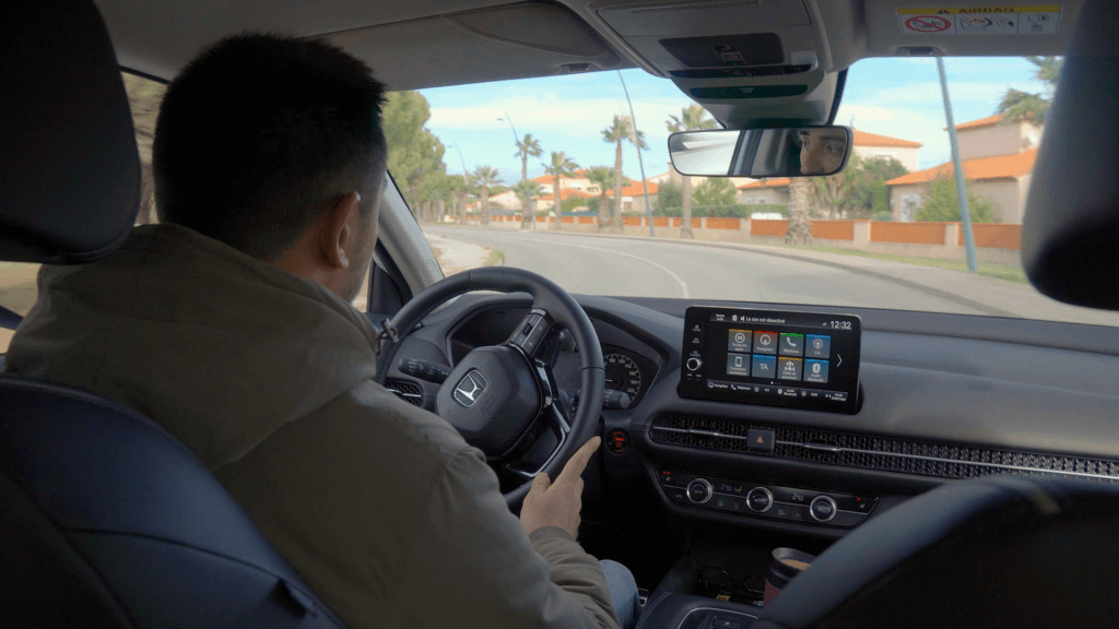 ZR-V sur la route vue de l'intérieur