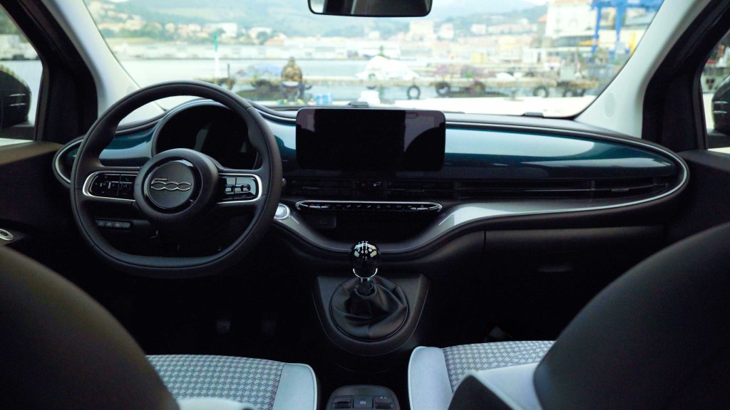 Fiat 500 hybrid planche de bord
