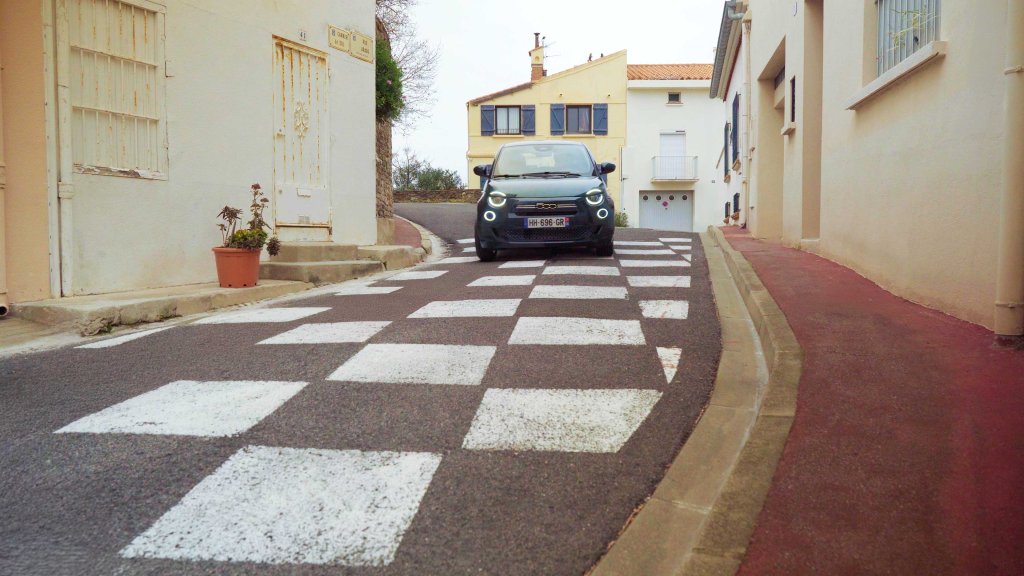 Fiat 500 Hybrid en ville