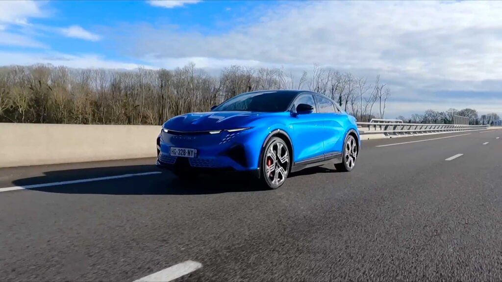 Alpine A390 sur autoroute