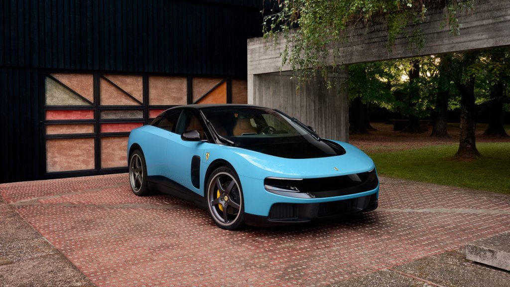 Ferrari Luce 3/4 avant