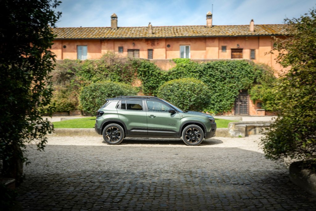 Jeep Avenger de côté