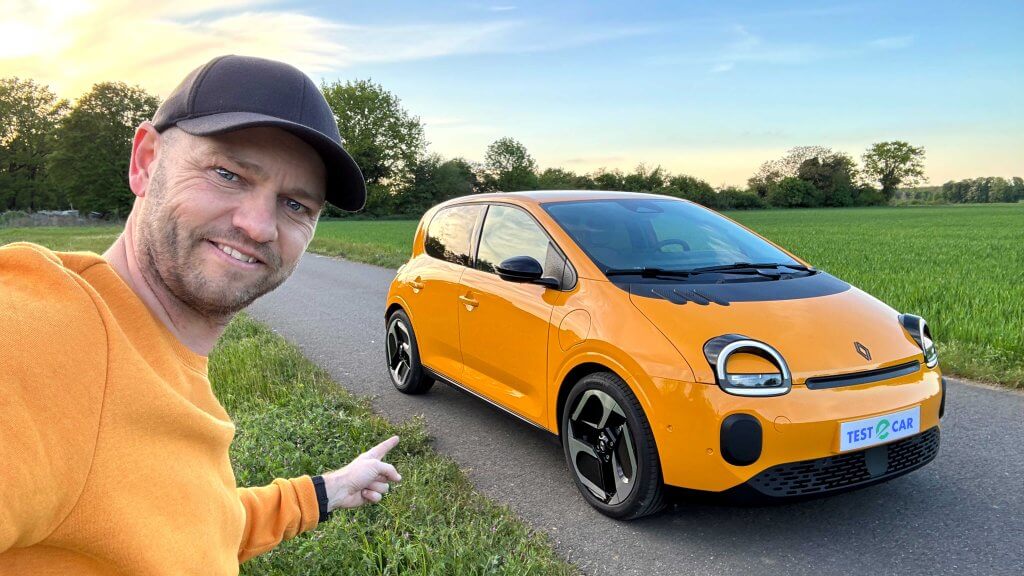 Maxime et la nouvelle Twingo E-Tech 