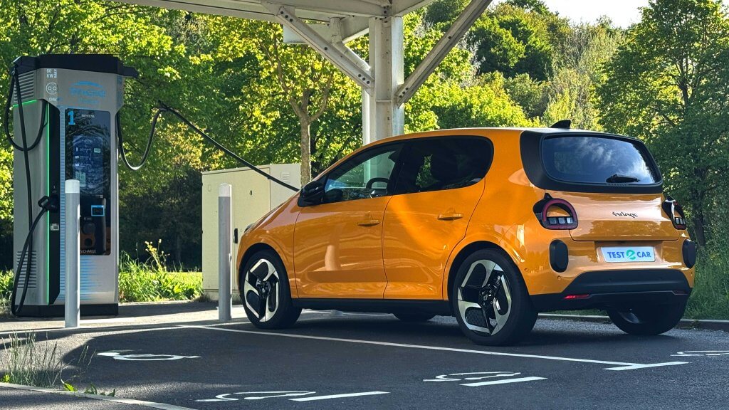 Twingo électrique en recharge 