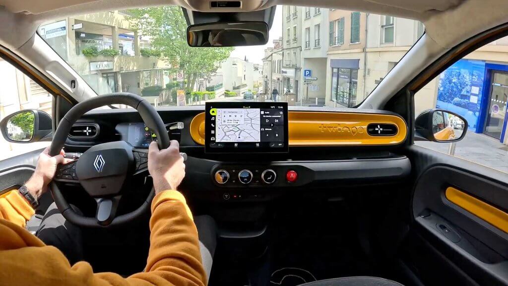 Twingo E-tech habitacle en ville