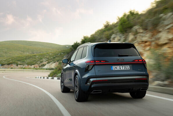 Audi Q7 arrière en roulage