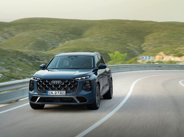 Audi Q7 face avant en roulage