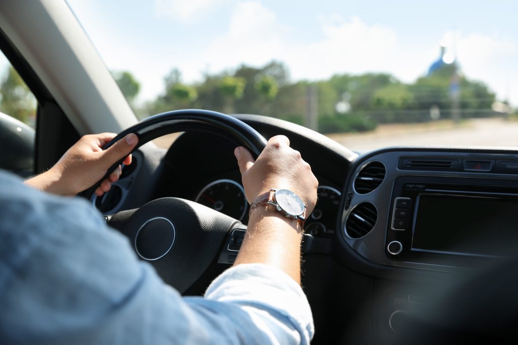 Voiture en conduite