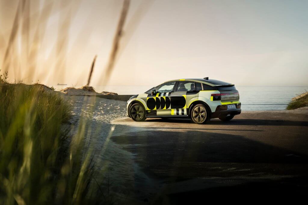 Audi A2 e-tron de côté