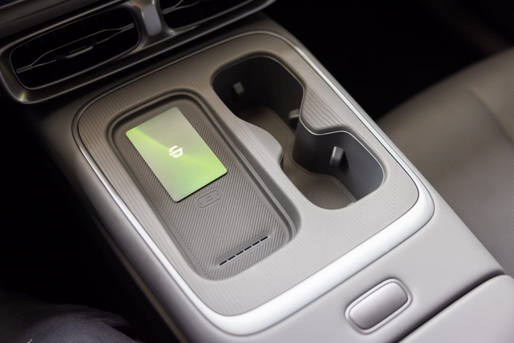 Chargeur à induction Leapmotor B05