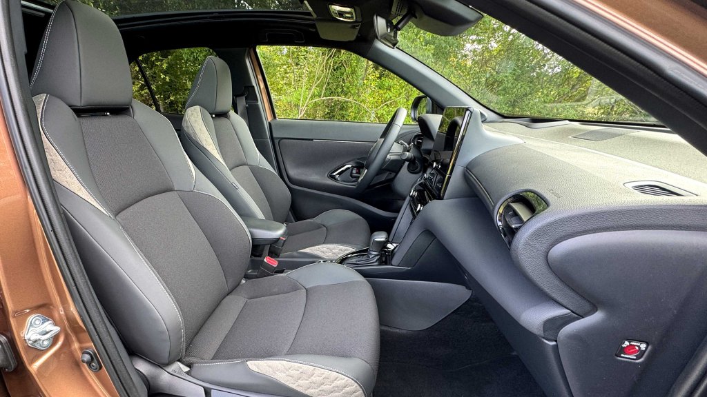 Places avant Toyota Yaris Cross