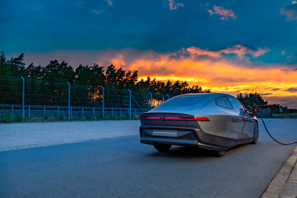 Volkswagen Concept Mission Efficiency en charge