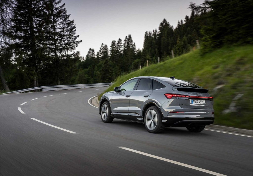 Audi Q4 e-tron 3/4 arrière en roulage