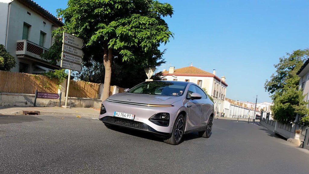 Xpeng G6 en roulage en ville