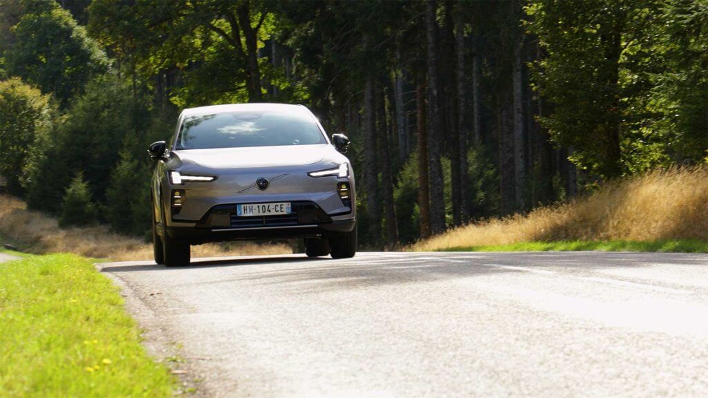Volvo EX60 de face