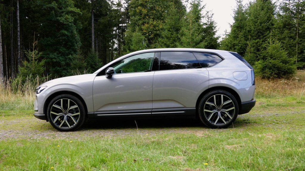 Volvo EX60 de profil