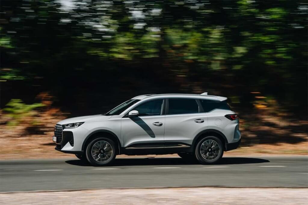 Chery Tiggo 7 de profil en roulage