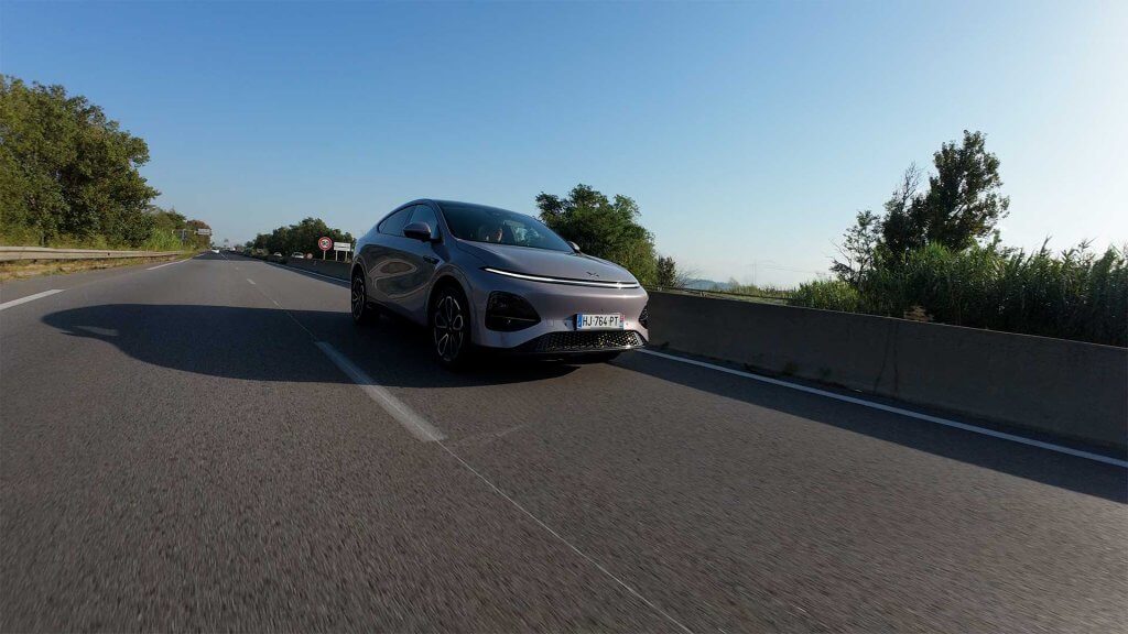 Xpeng en roulage sur autoroute